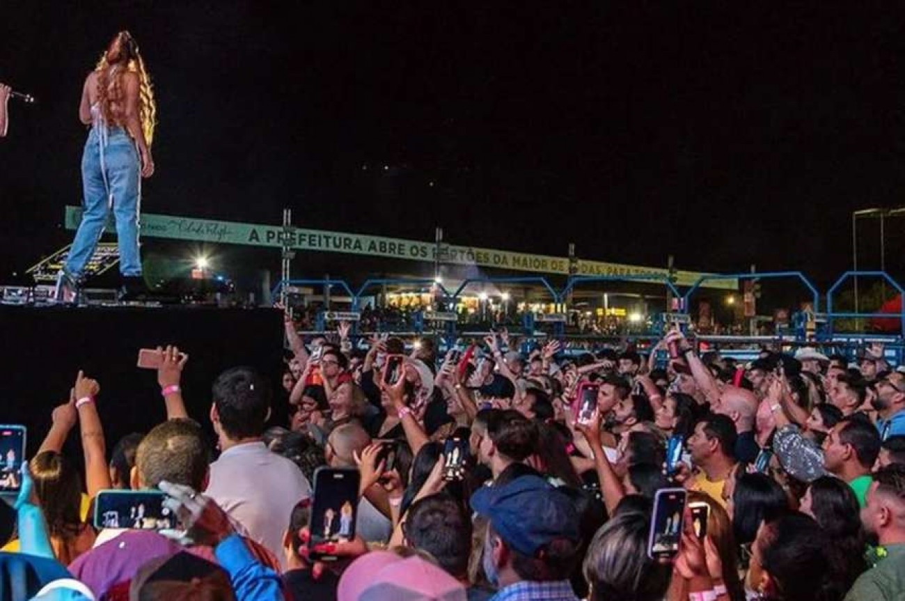 Cover image for Enquanto hospitais estão sucateados, Prefeitos e deputados usam emendas parlamentares para shows e eventos artísticos