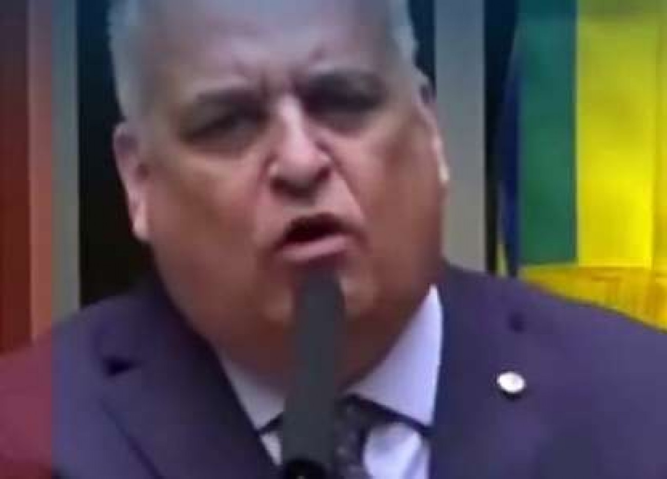 Vice de Flávio Bolsonaro dobra a aposta