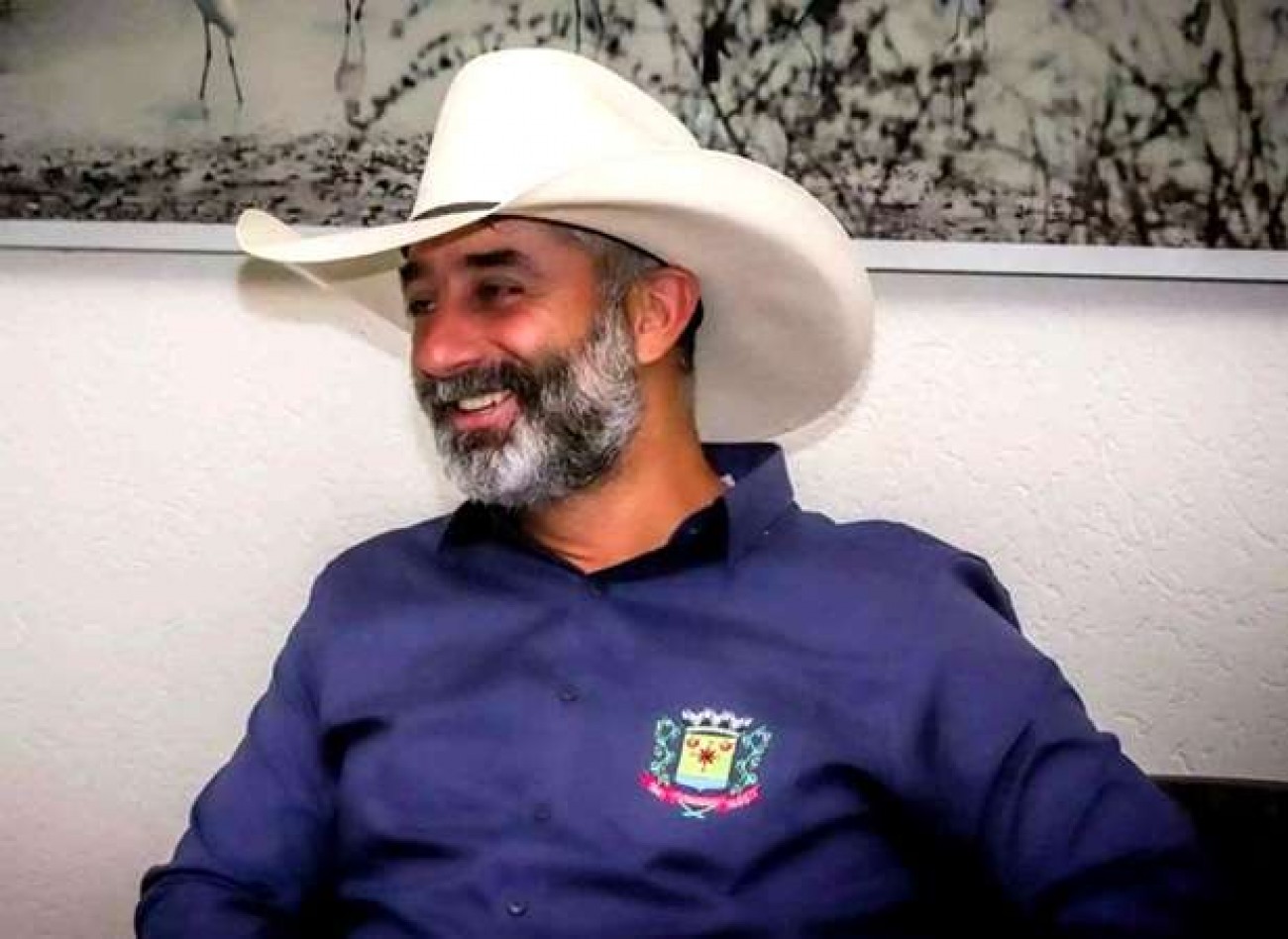 Prefeito “Mais louco do Brasil” anuncia apoio a petista para o Senado e Flávio para presidente