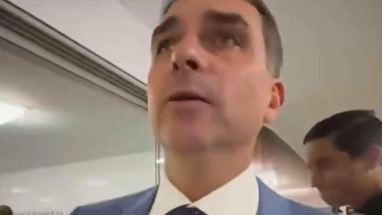 Missão teria alertado gabinete de Flávio 10 dias antes da fraude no TSE