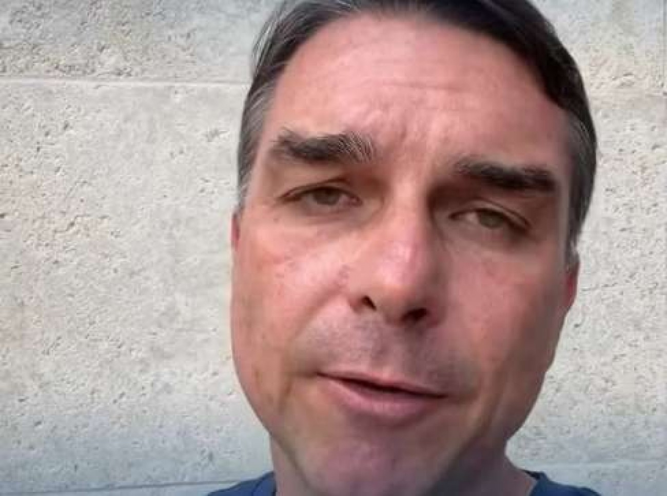 Passaportes retidos: cautela judicial ou pressão sobre Flávio Bolsonaro?