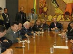 O país onde pega mal delegados de polícia se reunirem com o presidente de um poder...