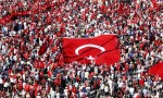 Turquia, pós golpe, a qual Dilma comparou o impeachment, fecha jornais, emissoras de TV e rádios
