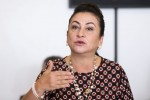 Kátia Abreu ganha “banana” do PT