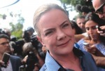 Gleisi ingressa como “advogada eleitoral” de Lula e quer acesso livre ao presidiário
