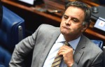 Aécio reaparece e acena com alinhamento com o PT na oposição