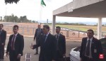 AO VIVO: Bolsonaro brinca com admiradores na saída do Palácio da Alvorada, nesta segunda-feira (Veja o Vídeo)