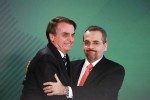 Com Weintraub, Bolsonaro garante ministro no cargo e acaba com "mentiras" da imprensa (veja o vídeo)
