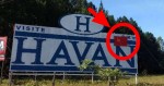 Em meio a pandemia, comunistas provocam e colocam bandeiras em outdoor da Havan (veja o vídeo)