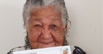 Idosa de 101 anos entrega currículo para “ajudar um pouco” a família