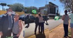 Em SC, Bolsonaro surpreende família na beira da estrada e mulher cai no choro emocionada (veja o vídeo)