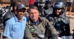 De moto nas comunidades de Brasília, Bolsonaro prova, de novo, sua gigantesca popularidade (veja o vídeo)