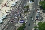 Agora ele cai! O Brasil vive um momento histórico... Uma multidão de ninguém saiu às ruas