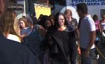 Ana Jatobá e Suzane ao deixarem a prisão na saidinha temporária  (Foto: Reprodução/TV Vanguarda)