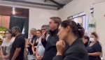 Com a voz embargada, Bolsonaro faz discurso emocionante no velório de sua mãe (veja o vídeo)