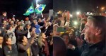 Na noite fria de Campos do Jordão, multidão sai às ruas e faz corredor quilométrico para Bolsonaro (veja o vídeo)