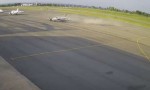 Avião bate no chão e explode em aeroporto em Cuiabá (veja o vídeo)
