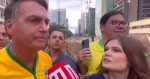 Jornalista tenta encurralar Bolsonaro e toma "drible" desconcertante (veja o vídeo)