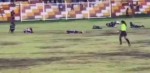 Jogador de futebol morre atingido por raio e cenas são fortes (veja o vídeo)