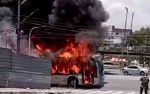 URGENTE: Ônibus em chamas bate em poste e causa explosão em São Paulo (veja o vídeo)