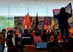 Invasão do Itaú por baderneiros destrói a nova narrativa petista