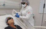 Mulher atacada com 61 socos mostra como está o rosto após cirurgia