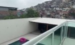Polícia do RJ estoura "Oásis do Crime" com piscina de luxo no Complexo do Alemão (veja o vídeo)
