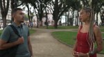 Jovem abandonado na trilha reencontra "amiga" e o que acontece é embaraçoso (veja o vídeo)