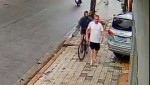 Ladrão tenta roubar idoso, mas é surpreendido, apanha e acaba preso (veja o vídeo)