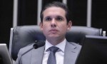Inesperadamente, Motta toma decisão com "aceno" a Lula a poucos meses da eleição
