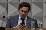 Na frente de membros da CPMI do INSS, “gênio do mal” bloqueia Iphone e tenta obstruir investigação