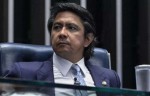 Senador afronta a polícia ao ser flagrado dirigindo Land Rover sem placas, sem CNH e com luz irregular
