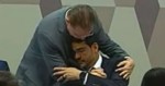 O estranho "abraço" recebido por Messias durante a sabatina (veja o vídeo)