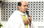Padre reza missa do Dia das Mães, tem mal súbito em seguida, morre e causa enorme comoção