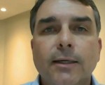 Na cara de jornalistas da GloboNews, Flávio mostra que o "Banco Master é do PT"
