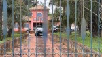 Médico renomado alega que esposa cometeu suicídio, mas ferimento contraria versão