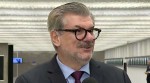 Ministro afastado por assédio faz algo inacreditável ao chegar para depor
