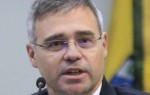 Mendonça age como verdadeiro juiz, cala a esquerda e pressiona a PF