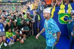 Com apenas um comentário, Neymar deixa a esquerda em "parafuso"
