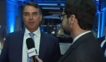 Flávio Bolsonaro chega na Globo com o "pé na porta" (veja o vídeo)