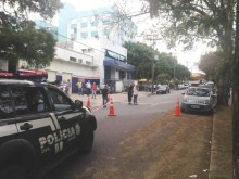 Policial tenta negociar rendição de bandidos, mas é morto inapelavelmente (Veja o Vídeo)