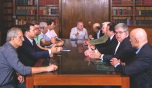 A indecente mesa dos homens que  discutem a Reforma Previdenciária...