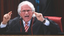 Sobre o conteúdo do envelope branco de Napoleão...