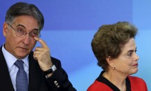 Teimosia de Dilma esfacela candidatura de Pimentel
