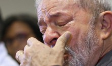 Acuado e preso, Lula diz que vai se aposentar (?) na política