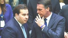 Bolsonaro joga Maia na fogueira (Veja o Vídeo)