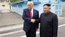 Momento histórico: Trump torna-se o 1º presidente americano a entrar na Coréia do Norte