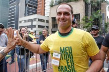 Eduardo Bolsonaro diz “Lula é um vagabundo preso” e manda recado para o petista