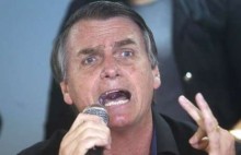 Homem pergunta a Bolsonaro “E o Queiroz?” e resposta é imediata (Veja o Vídeo)