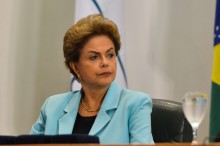 Com a costumeira cara de pau, Dilma reage indignada a pedido de prisão